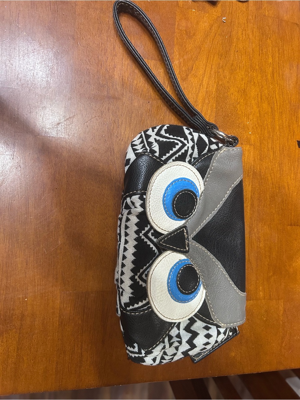 UNIONBAY Black, White & Blue Owl Wristlet Clutch